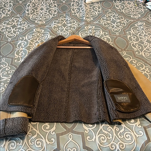 Sanyo - Faux Suede Jacket. Fawn color with Sherpa lining. Size M - Picture 3 of 11